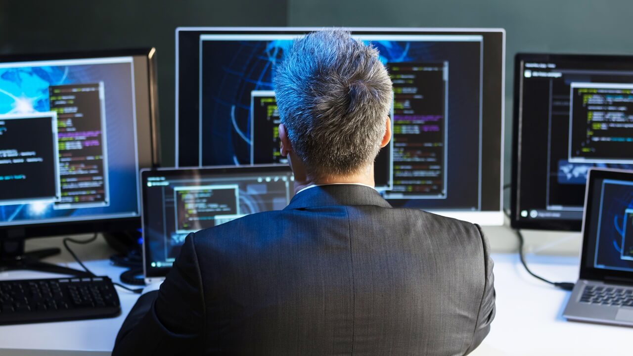 The Pros and Cons of Becoming a Government CIO - Starthub Asia