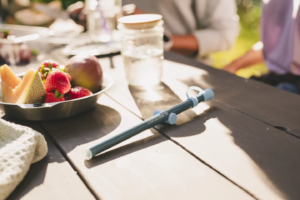 Sleek survival straw weighs less than 1 oz, filters water every sip
