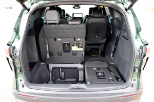 Review: 2026 Toyota Sienna takes minivan-ness to fat MPG levels