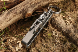 Small but mighty multitool is made to bunk on belts